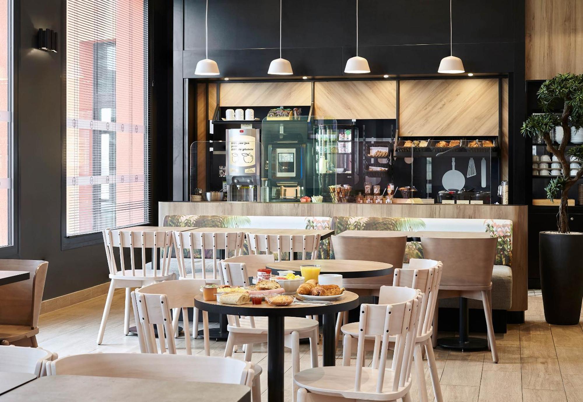 Hotel D'arcy Saint Quentin En Yvelines 3*